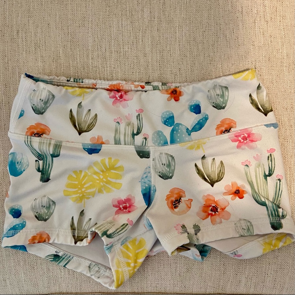 Women’s Fleo Desert Print Shorts XS